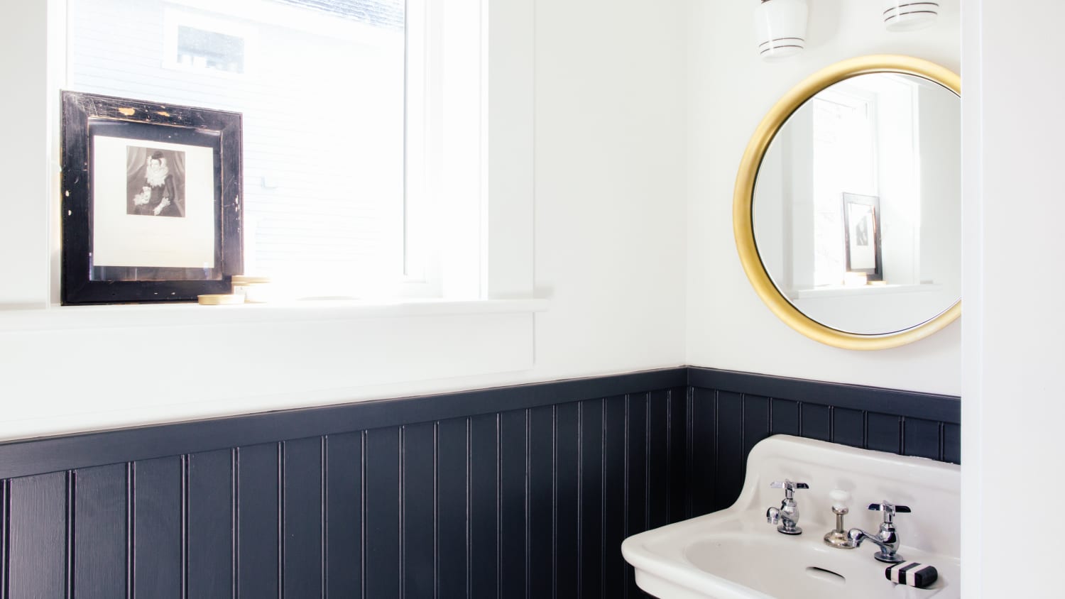 Wainscotting bathroom discount